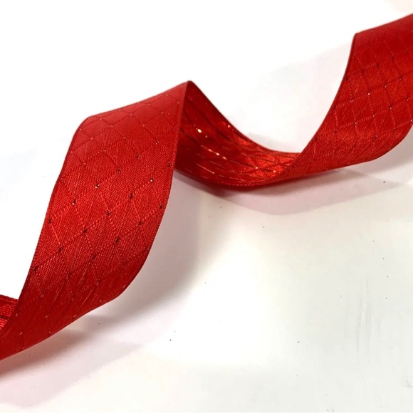 1.5” Wired RED Christmas Ribbon, QUILTED LOOK Red Wired Edge Satin Wreath Bows - Picture 5 of 9
